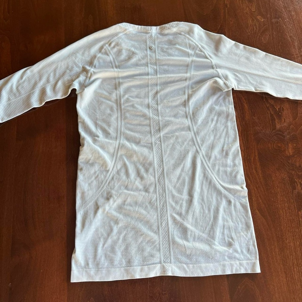 ❌SOLD❌ Lululemon Long Sleeve Top - Picture 6 of 6
